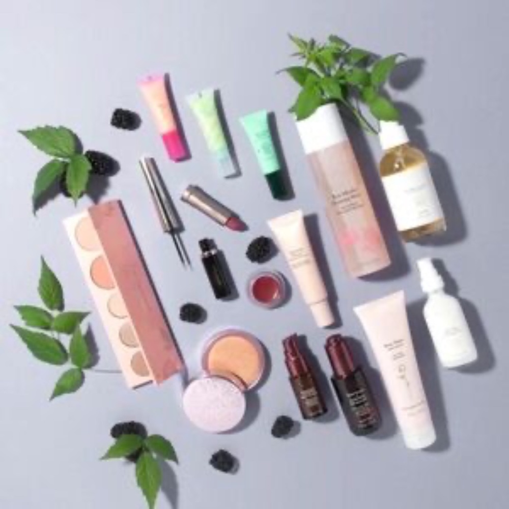 Beauty Bundle MYSTERY Box Skin Care, Make Up Hair Care, etc - Picture 5 of 5